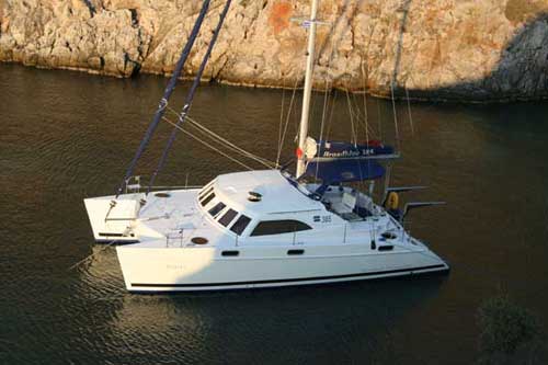 Catamaran Broadblue 385